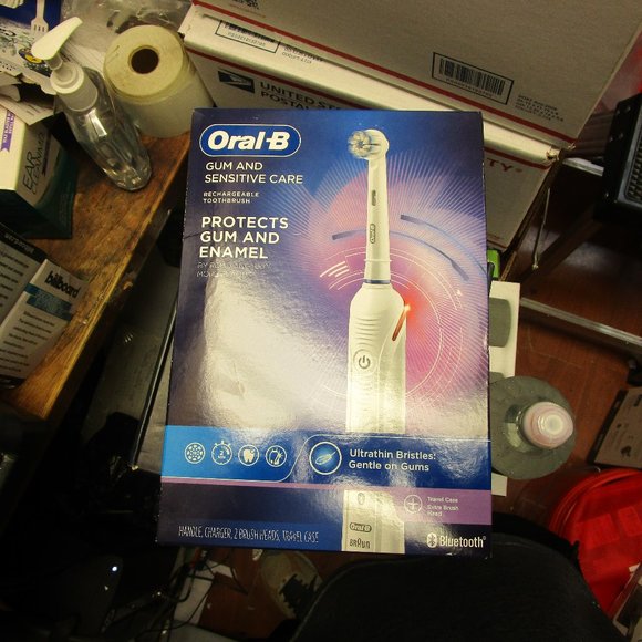 Oral-B Gum and Sensitive Care Rechargeable Electric Toothbrush - Picture 4 of 5